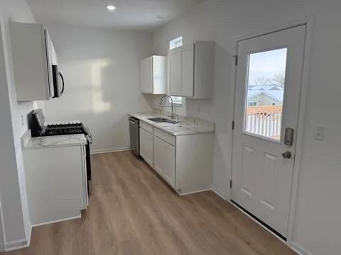 400 7th St - Photo 6 of 19