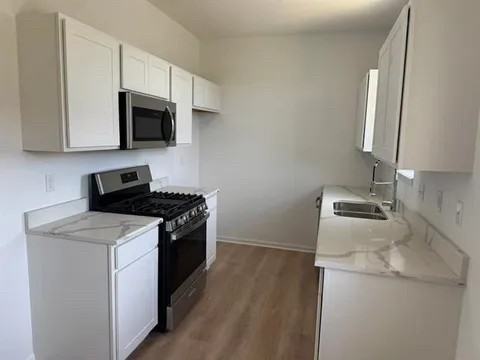 400 7th St - Photo 7 of 19