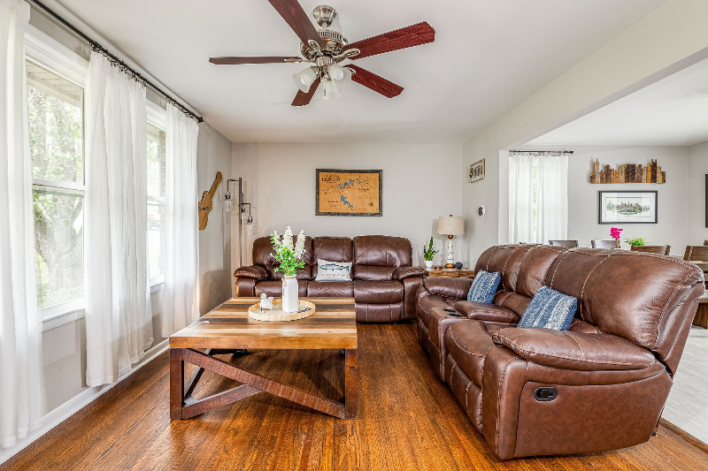 204 Edgewater Dr - Photo 3 of 20