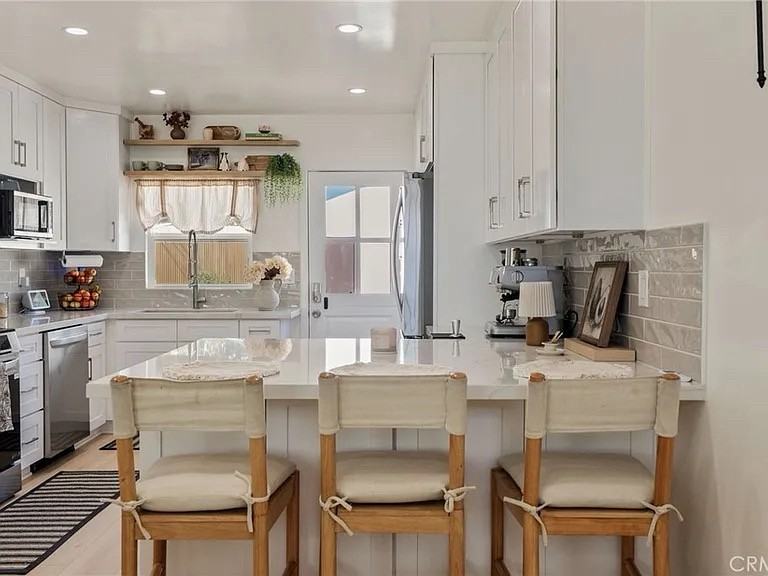 13927 Flatbush Ave - Photo 3 of 20