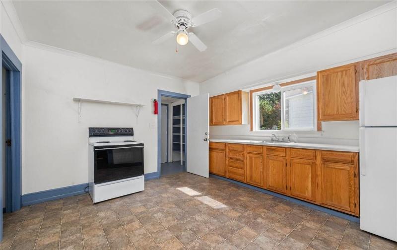 1234 Grant St - Photo 3 of 9