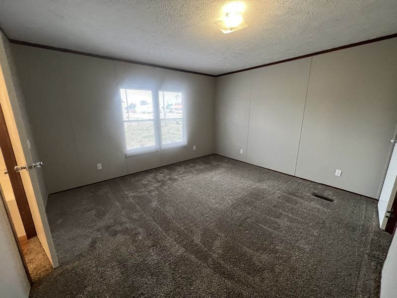 77 Peach St - Photo 3 of 10