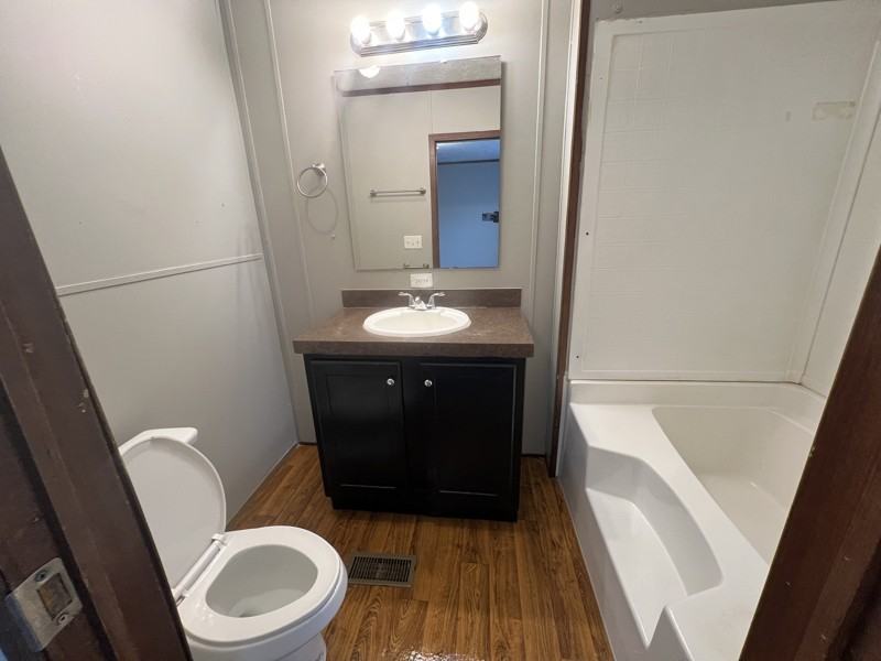 77 Peach St - Photo 4 of 10