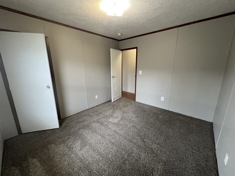 77 Peach St - Photo 6 of 10