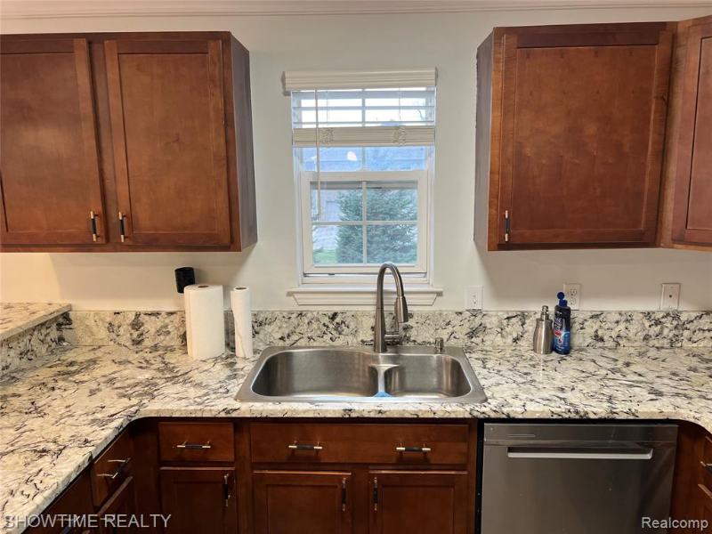 8357 Williamstown Dr - Photo 6 of 16