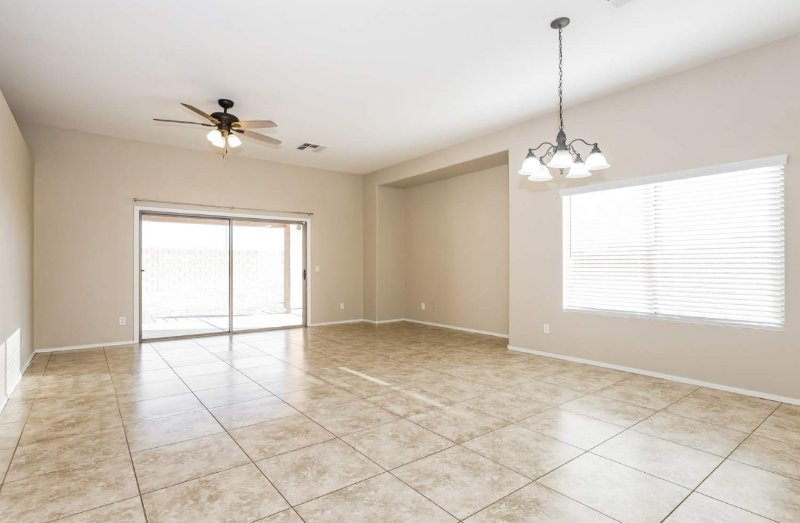 9902 W Trumbull Rd - Photo 3 of 10