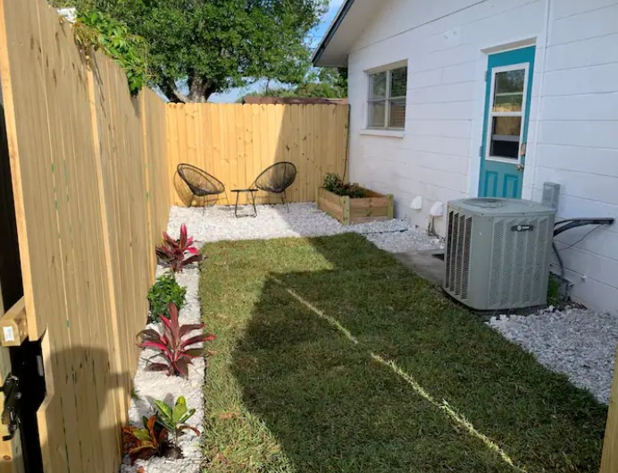 6515 113th St #B - Photo 2 of 6