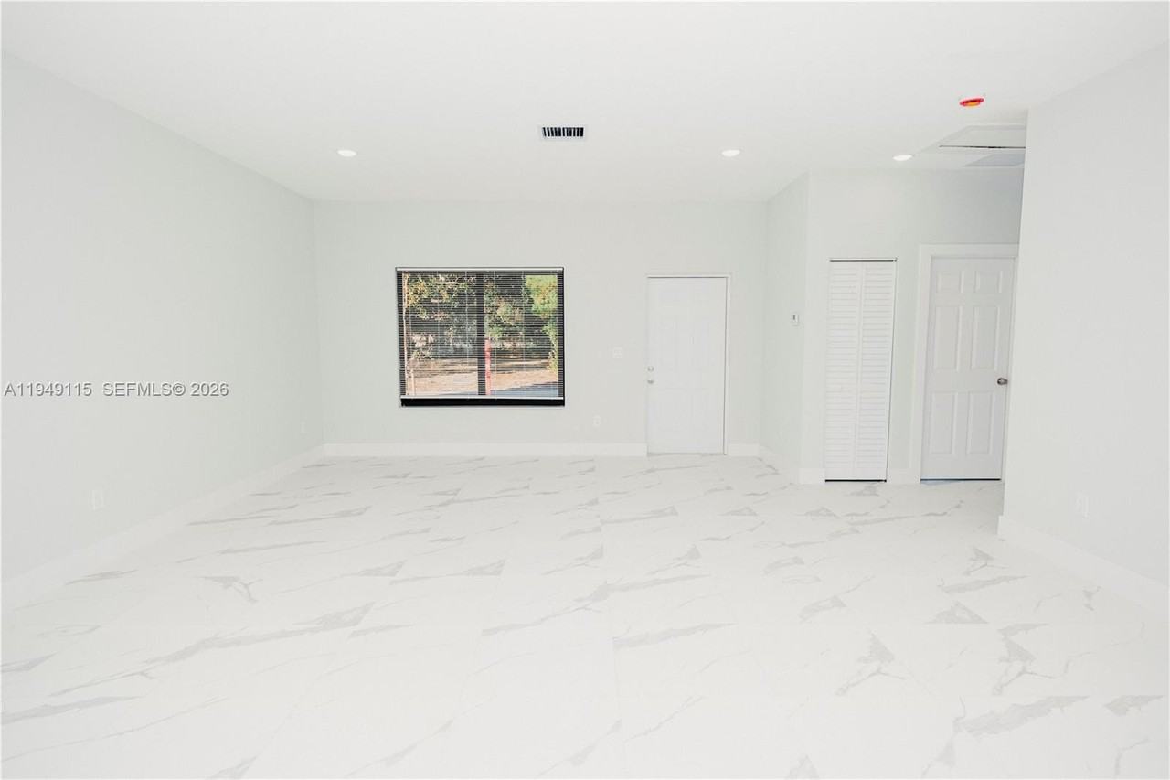 820 Doctor B J McCormick Avenue - Photo 3 of 10