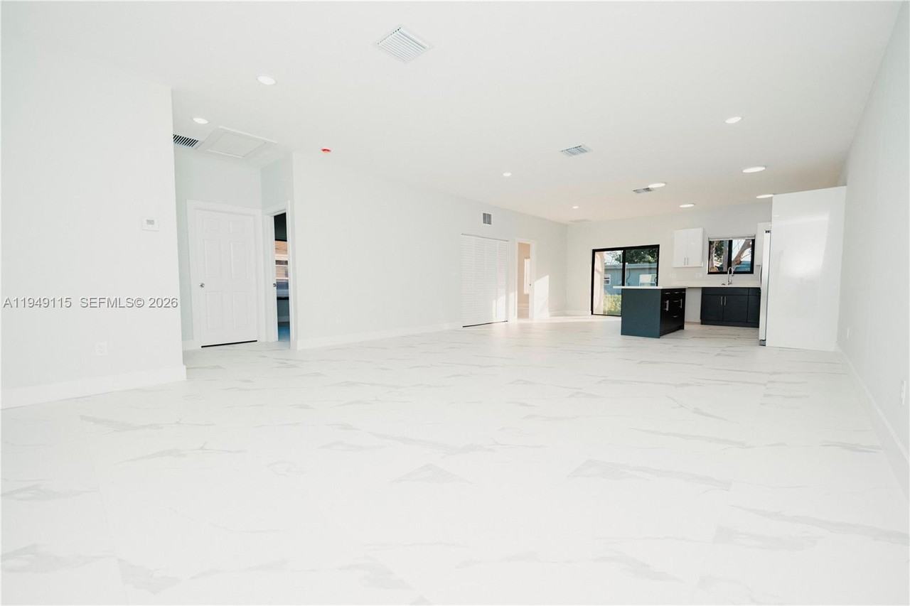 820 Doctor B J McCormick Avenue - Photo 5 of 10