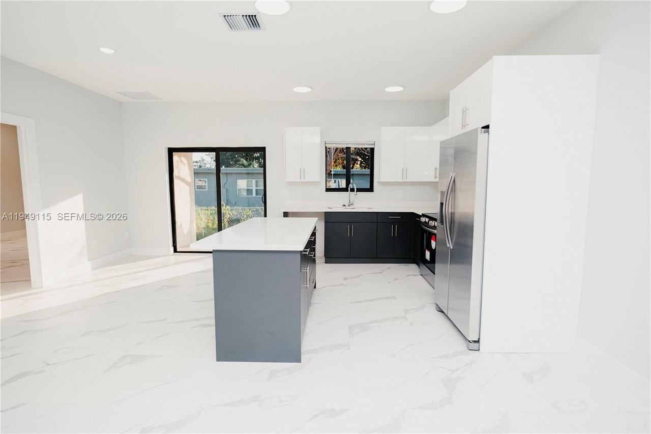 820 Doctor B J McCormick Avenue - Photo 6 of 10