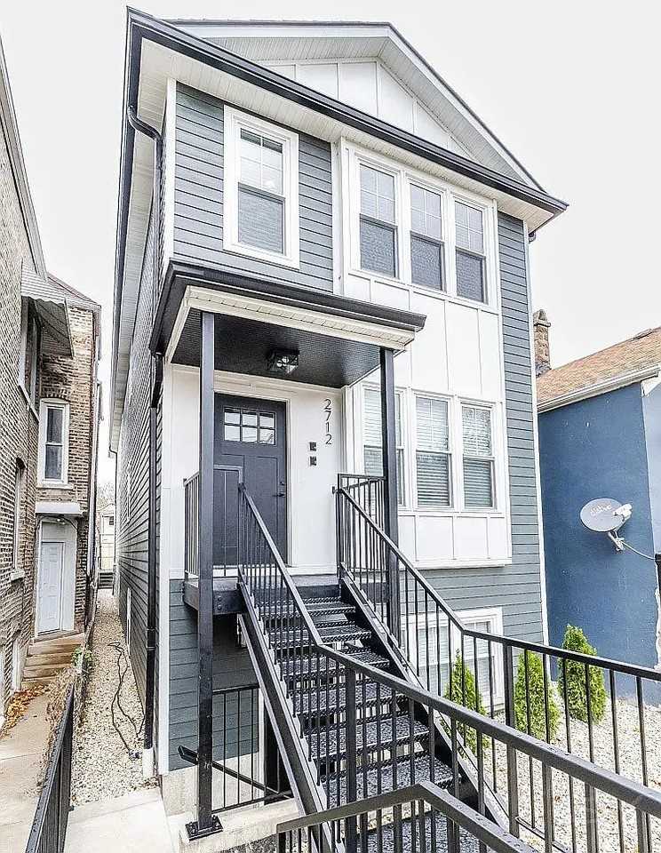 2712 W 24th Pl, Unit 1 - Photo 3 of 23