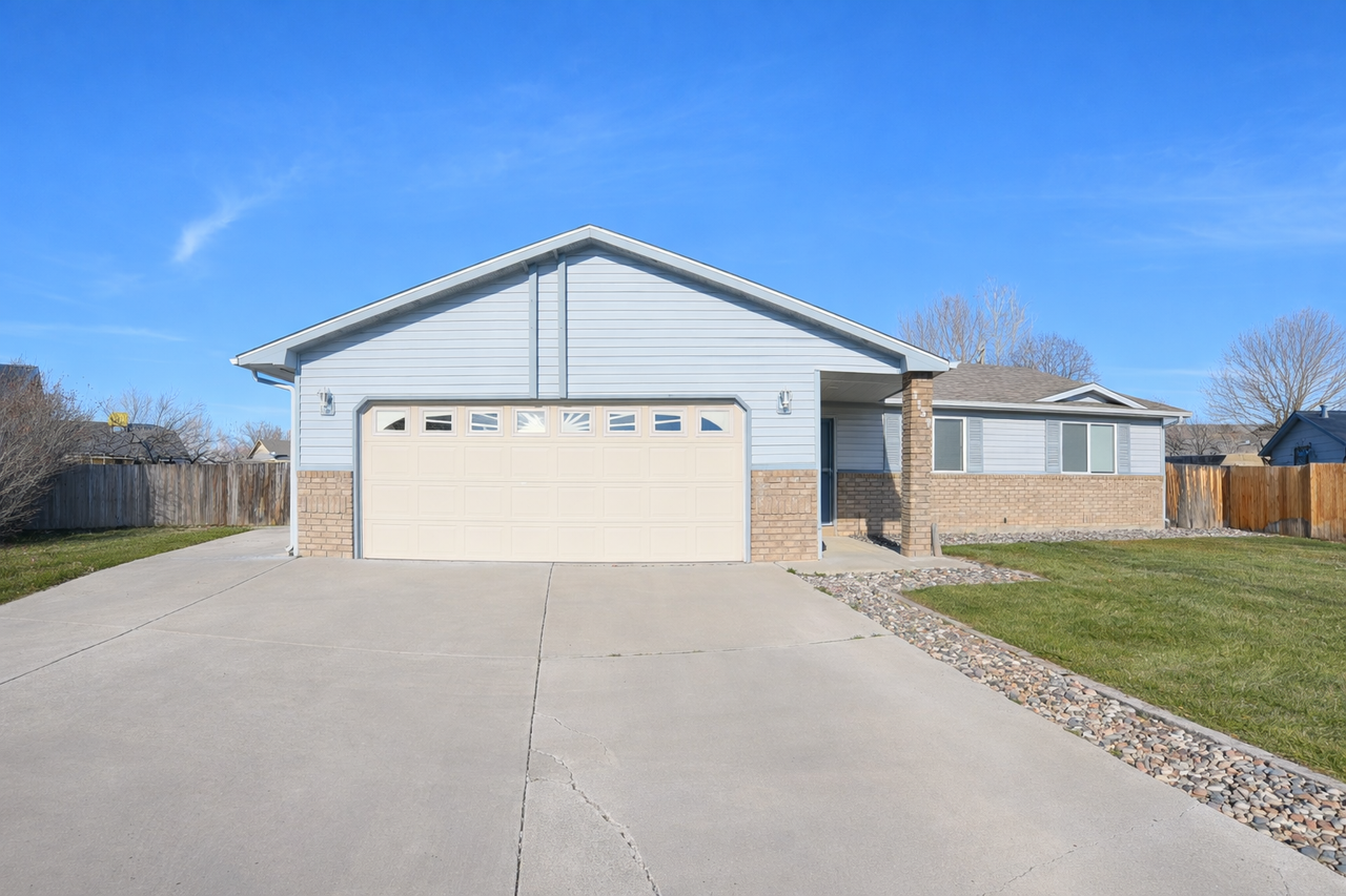 1139 Laurel Ct #NA - Photo 2 of 32