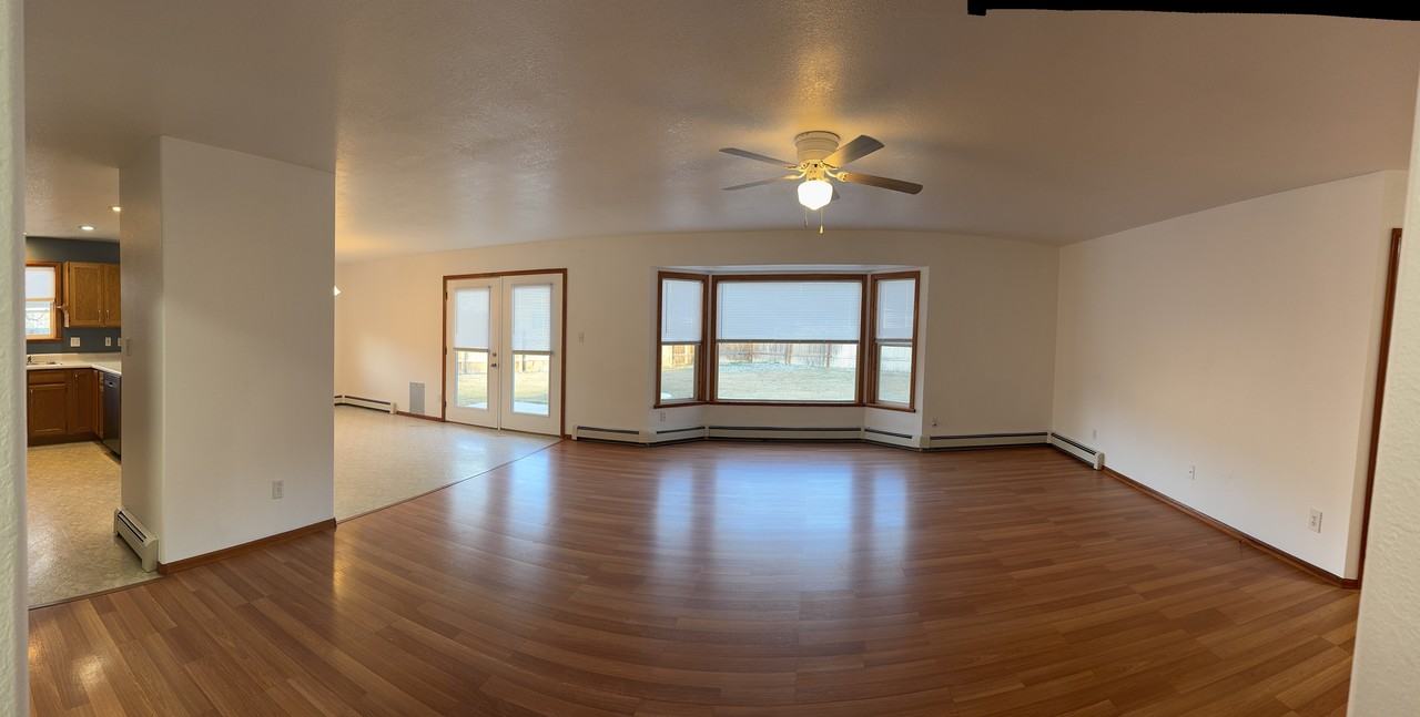 1139 Laurel Ct #NA - Photo 4 of 32