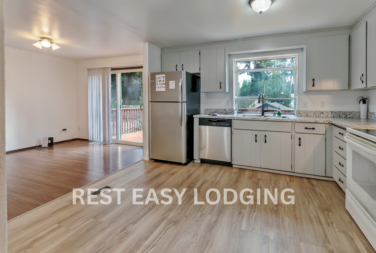 2210 27TH AVE SE - Photo 5 of 22