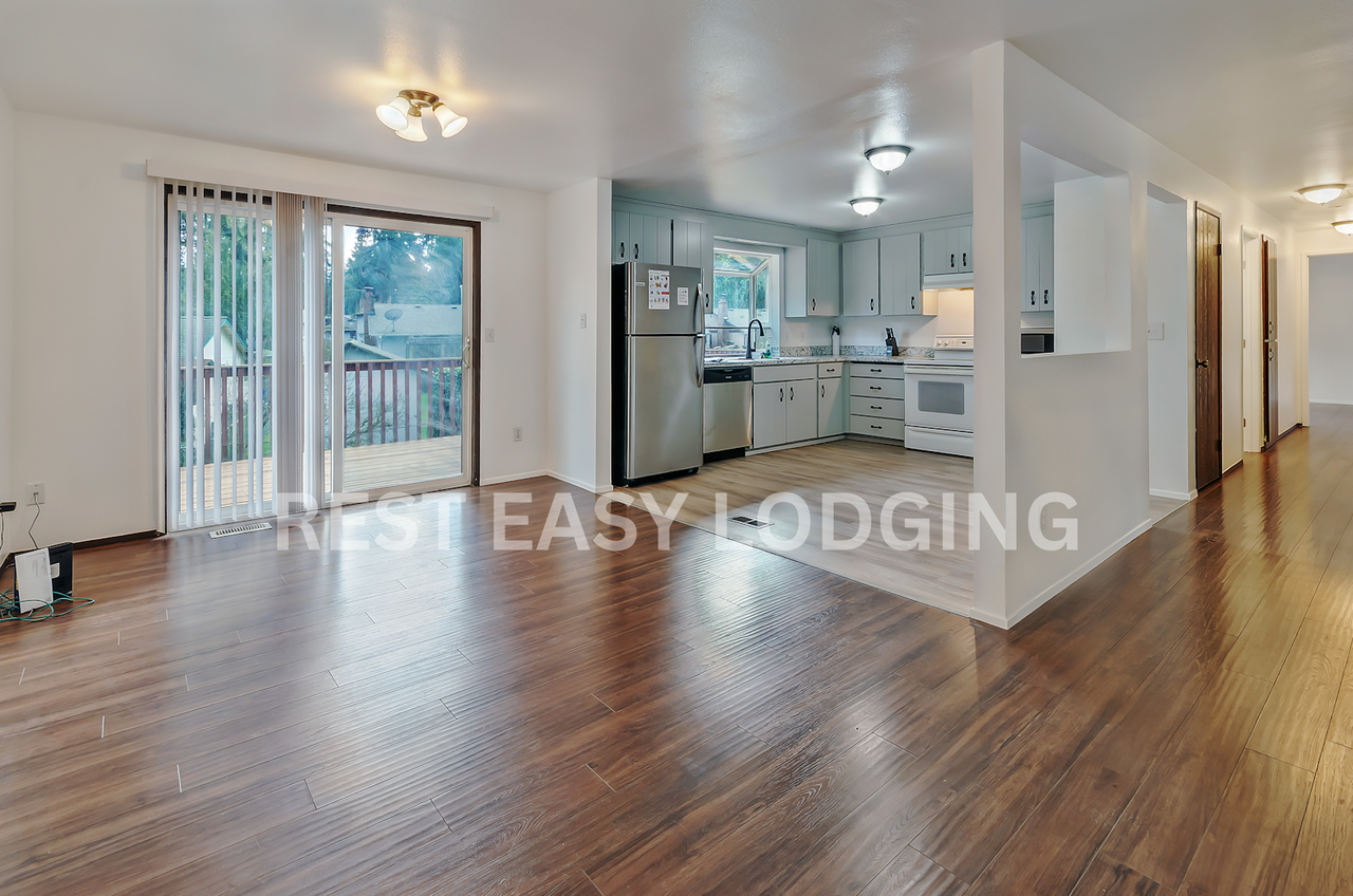 2210 27TH AVE SE - Photo 6 of 22