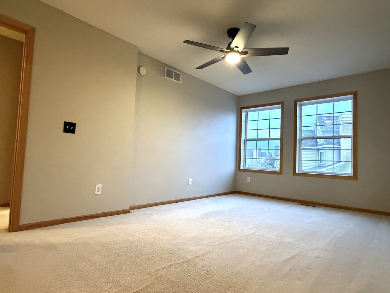 11151 Aberdeen St Ne #H - Photo 3 of 15