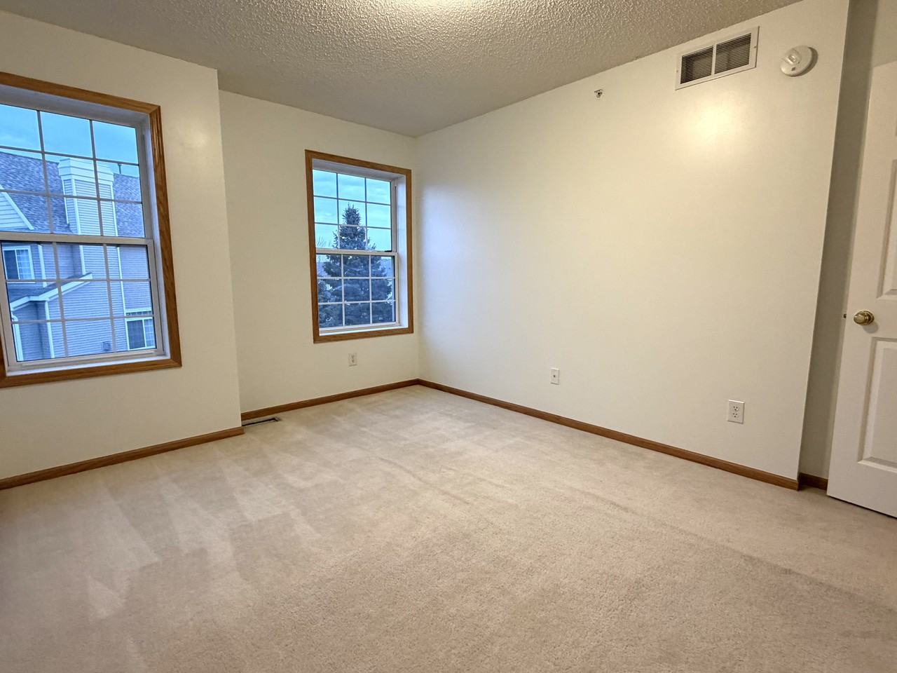 11151 Aberdeen St Ne #H - Photo 4 of 15