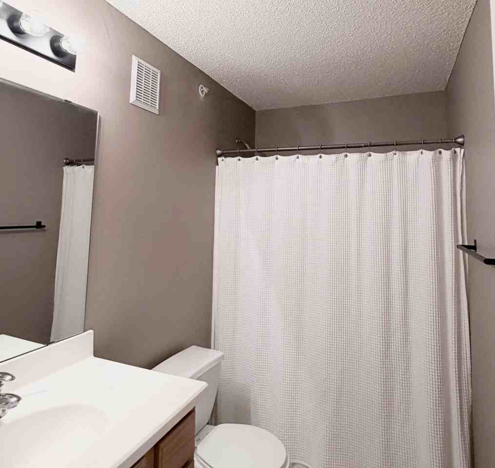 11151 Aberdeen St Ne #H - Photo 5 of 15