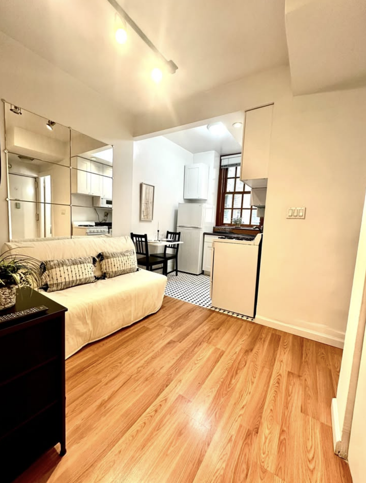 508 E 78th St #3E - Photo 2 of 13