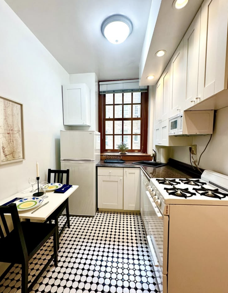 508 E 78th St #3E - Photo 4 of 13