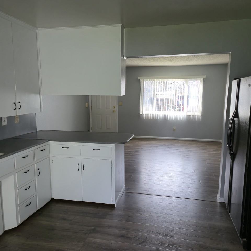 Oakhill Ln #1403 - Photo 2 of 8