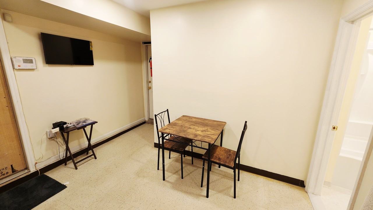 240 Clinton Pl #NA - Photo 6 of 7