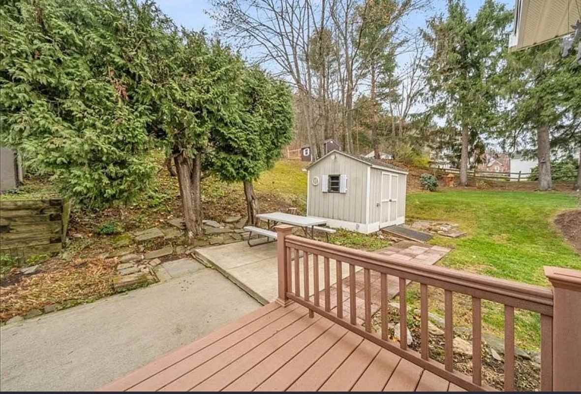 328 Leroy Ave #NA - Photo 4 of 10