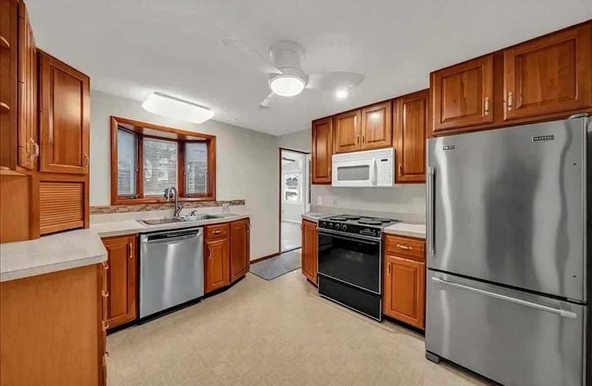 328 Leroy Ave #NA - Photo 6 of 10