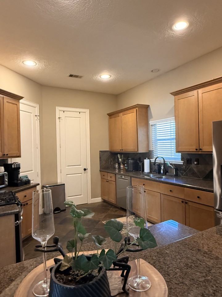 5811 Maxie St #NA - Photo 5 of 8