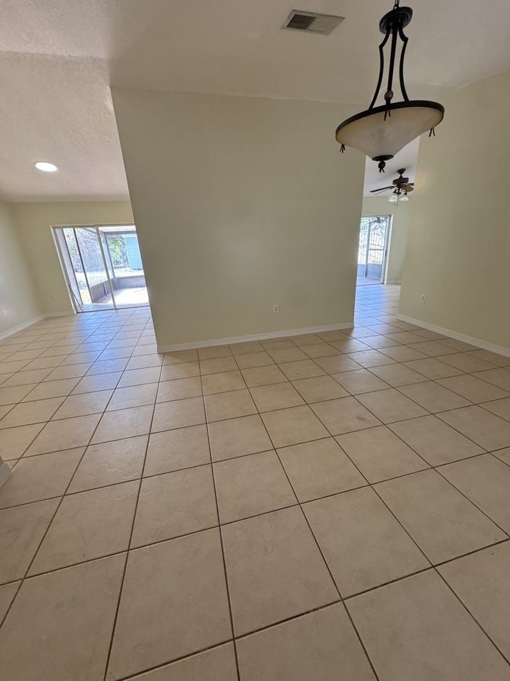 18136 Sw 154th Pl #NA - Photo 2 of 20