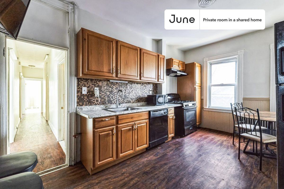 175 River St #D - Photo 2 of 8