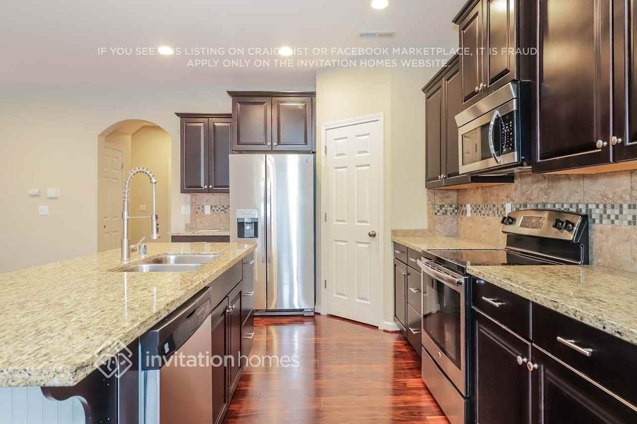 16424 80th Ave E - Photo 6 of 20