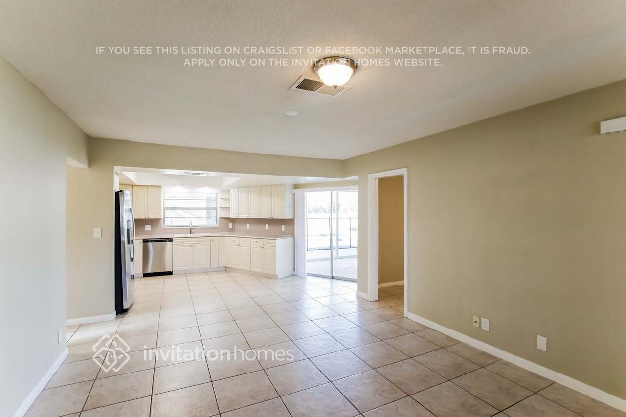 4030 Nw 103rd Dr - Photo 3 of 17