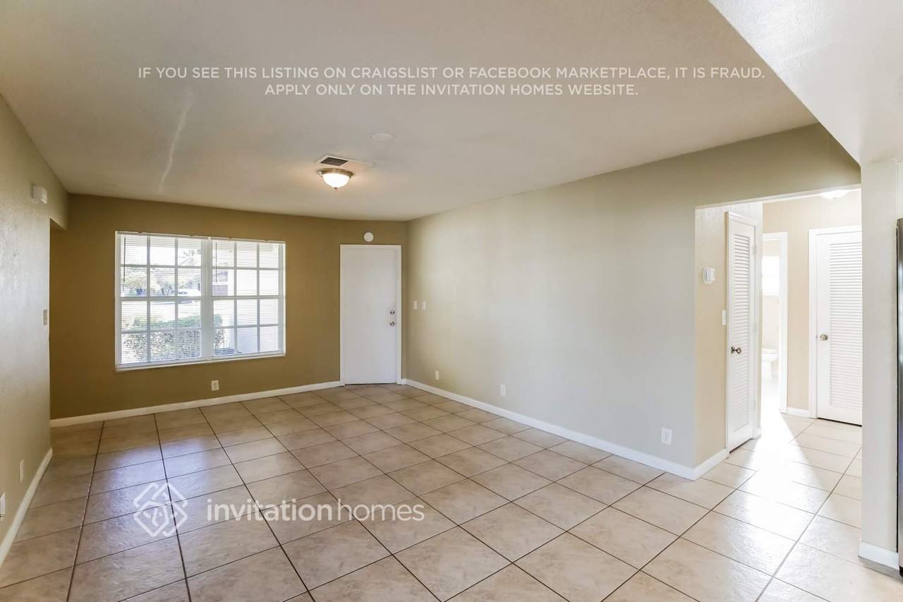 4030 Nw 103rd Dr - Photo 4 of 17