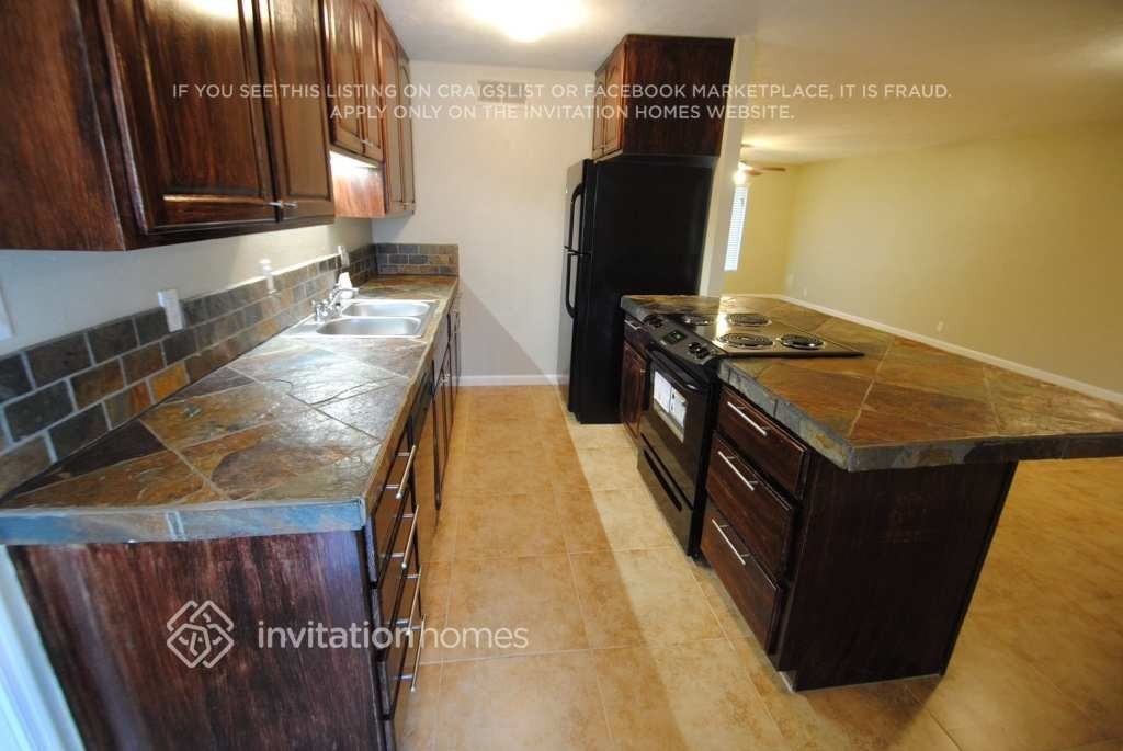 4214 W Stella Ln - Photo 3 of 12