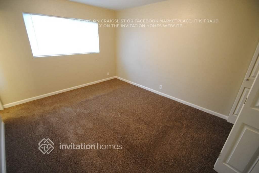 4214 W Stella Ln - Photo 4 of 12