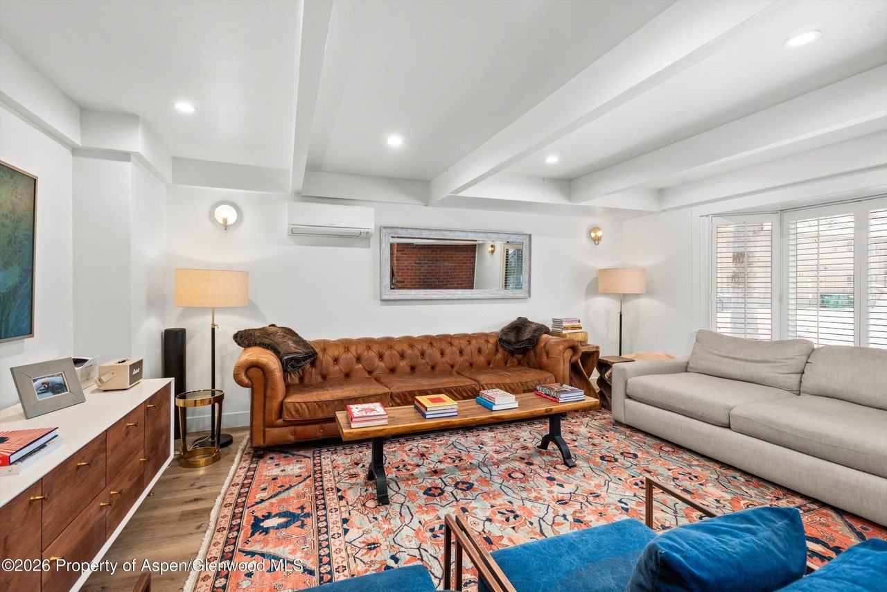 901 E Hyman Ave Unit 1 #1