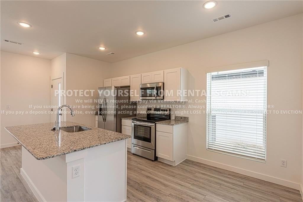 621 St Charles Pl - Photo 5 of 17