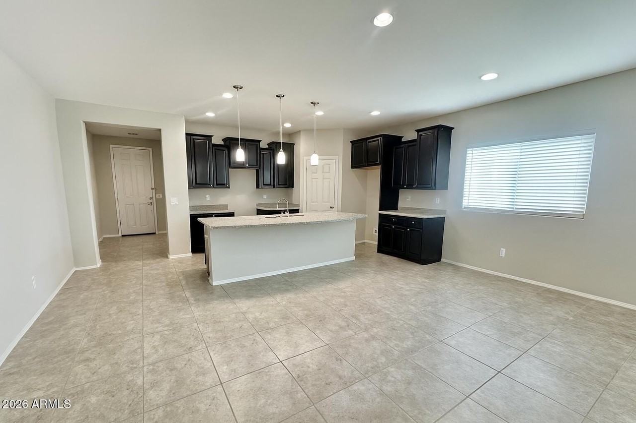 25925 W Tonto Ln - Photo 7 of 36