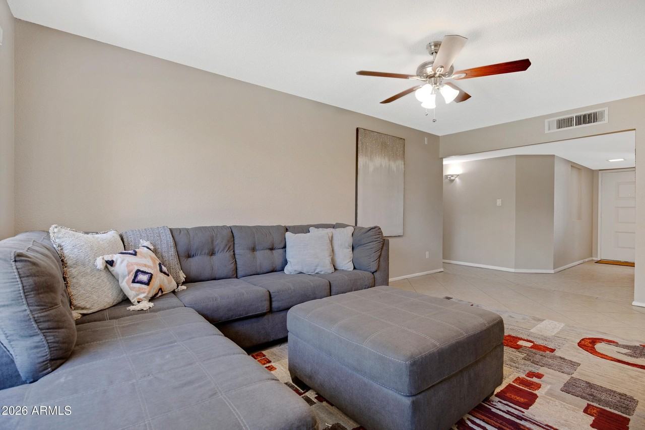 1812 N Mcallister Ave - Photo 4 of 45