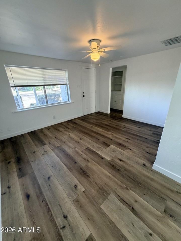 2419 E Oak St - Photo 3 of 17