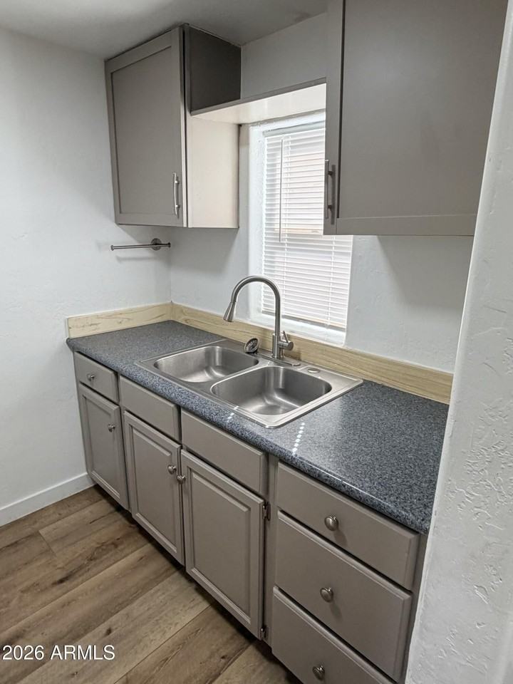 2419 E Oak St - Photo 5 of 17