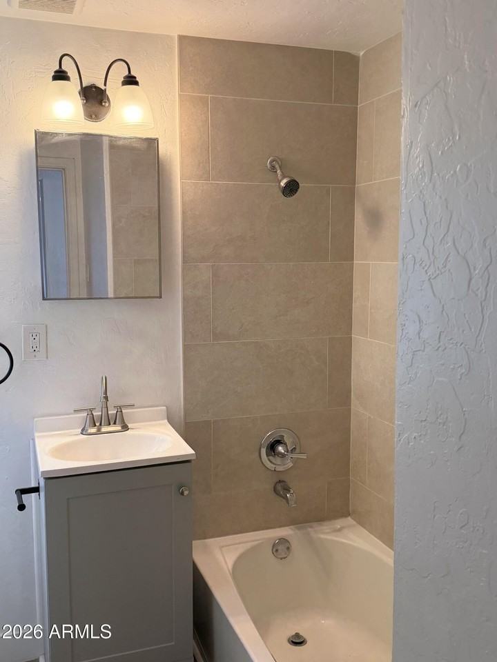 2419 E Oak St - Photo 7 of 17