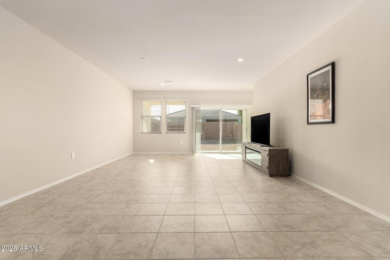 5065 E Emery Rd - Photo 5 of 33