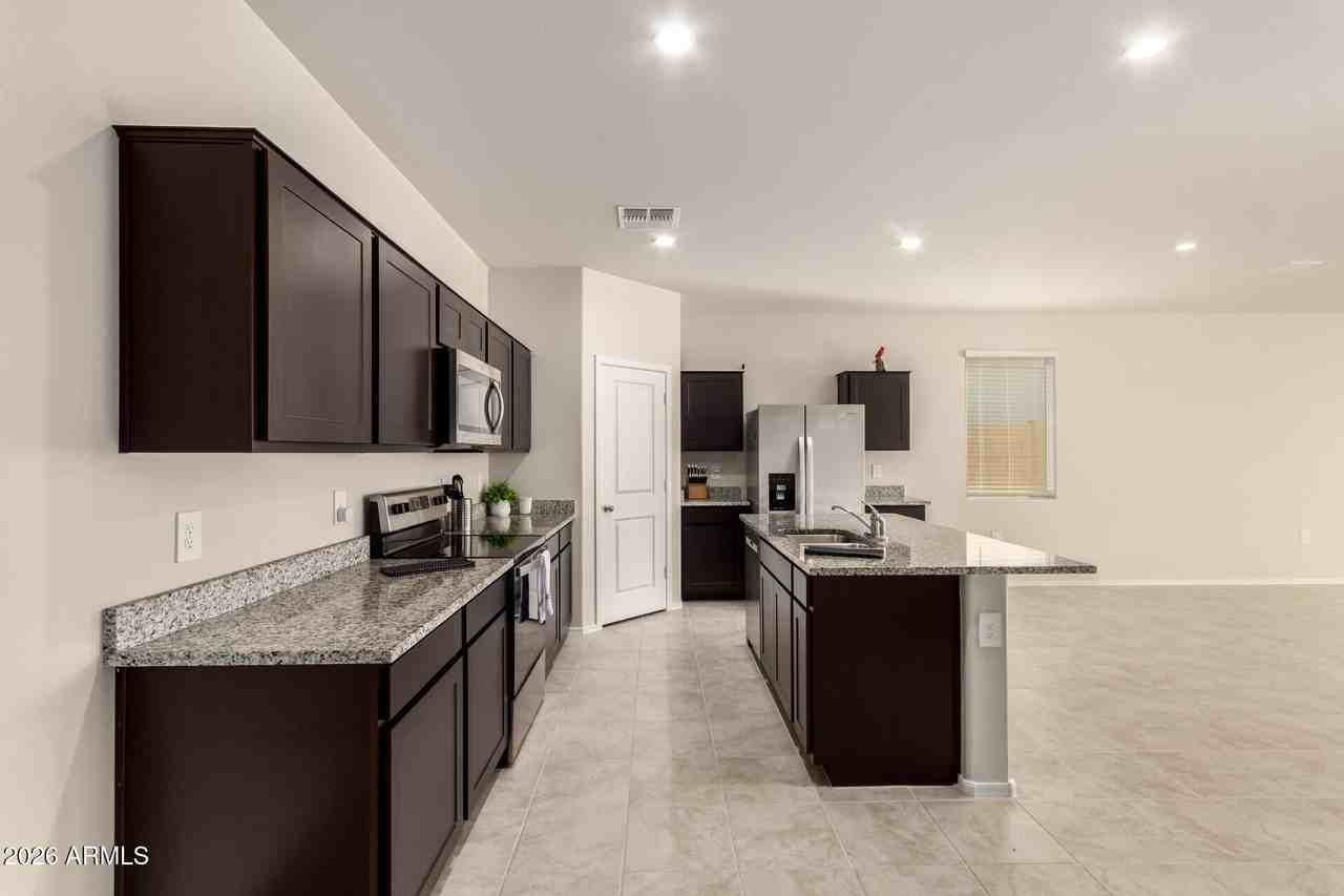 5065 E Emery Rd - Photo 7 of 33