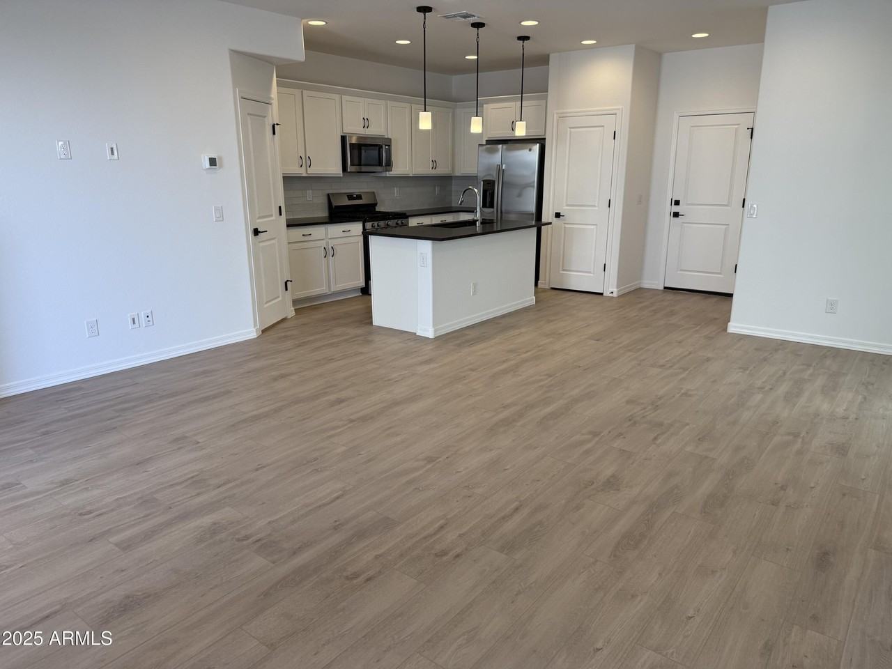 1223 W Sparrow Dr - Photo 2 of 33