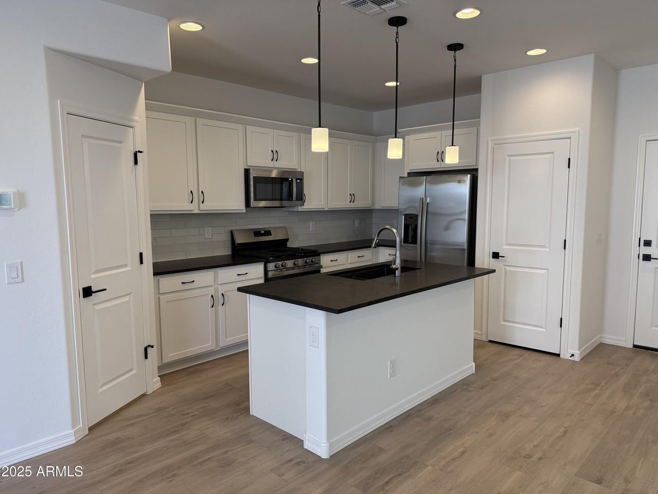 1223 W Sparrow Dr - Photo 3 of 33