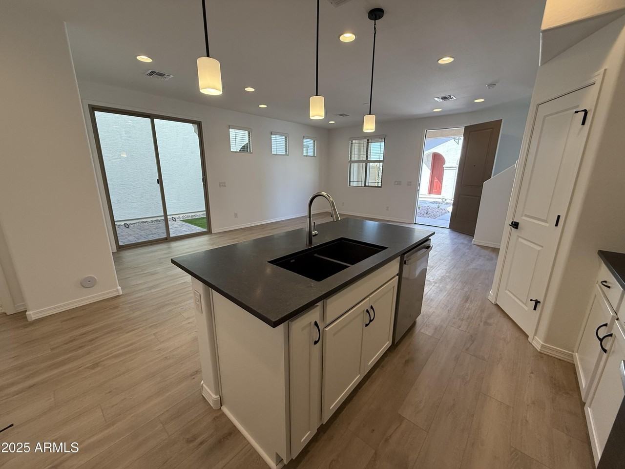 1223 W Sparrow Dr - Photo 5 of 33