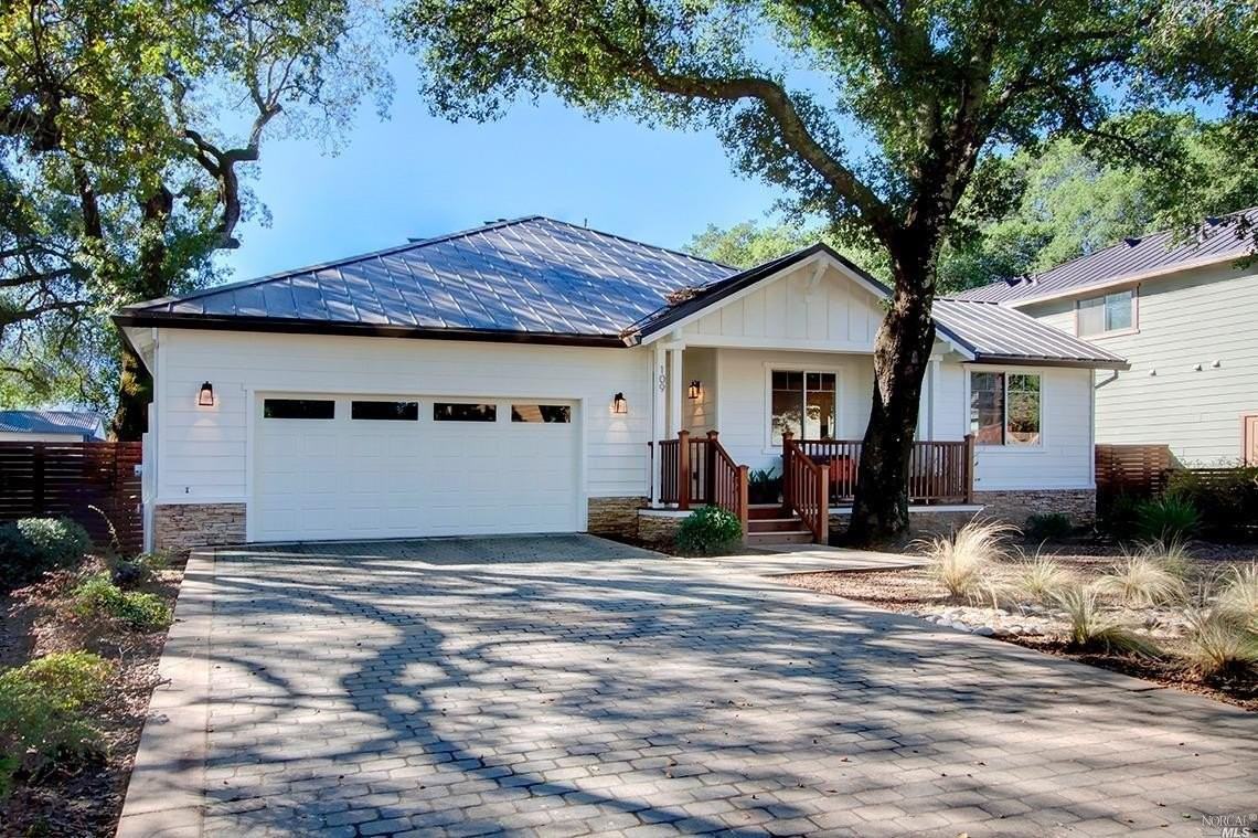 109 Dahlia St - Photo 4 of 44