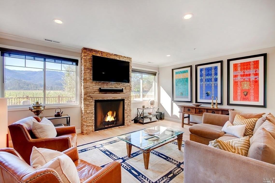 109 Dahlia St - Photo 5 of 44